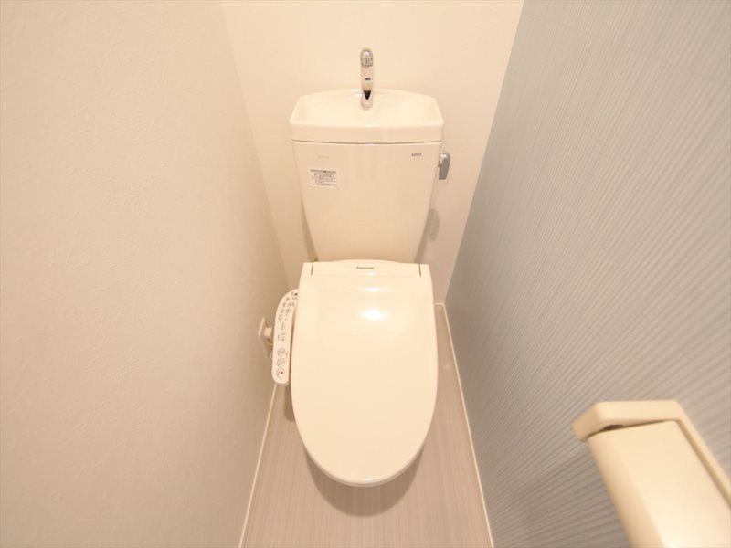 トイレ　温水洗浄暖房便座付トイレ