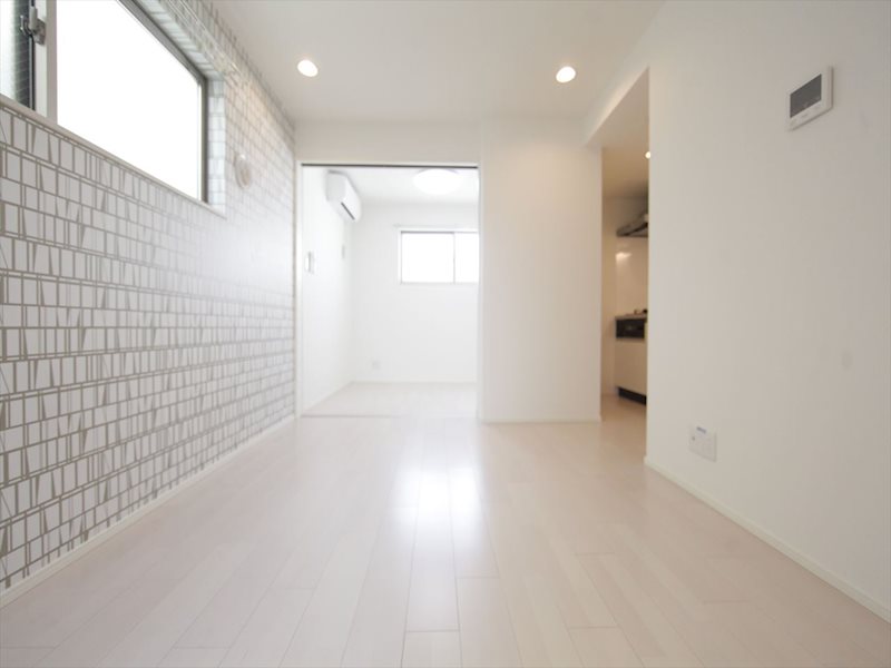 居室・リビング　ＬＤＫ8.3帖　　洋室3.6帖　エアコン完備　換気良好