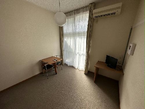 居室・リビング　2階、3階は絨毯床となります