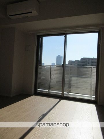 エムレジデンス中野坂上の居間写真