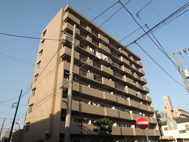 建物外観　各線「川崎」駅へバス便良好の賃貸マンションです