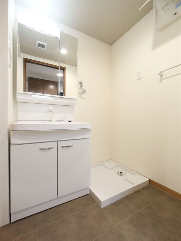 洗面設備　脱衣所　独立洗面台（シャンプードレッサー付）