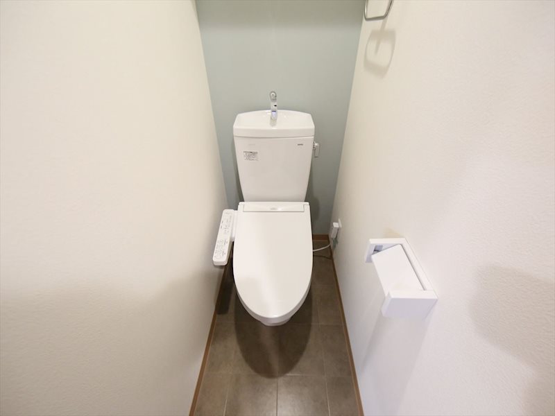 トイレ　温水洗浄便座付トイレ