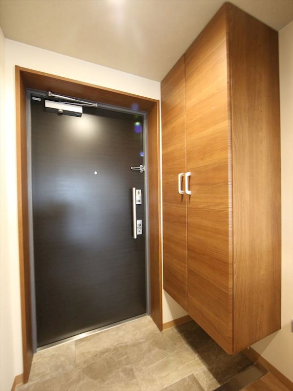 玄関　玄関　シューズボックス充実しています