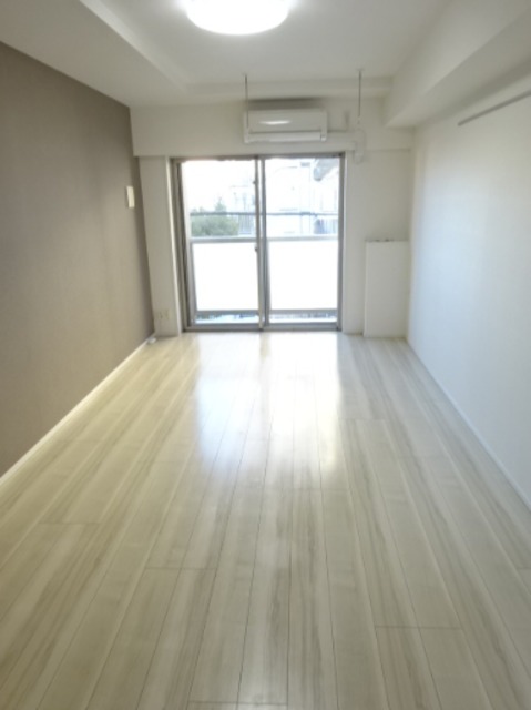 居室・リビング　※別部屋参考写真