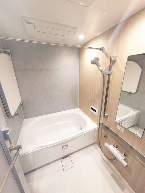 バス・シャワールーム　浴室　追い焚き・浴室乾燥機付き