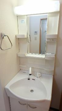 洗面設備　朝シャンも出来るシャワー付洗面台♪（イメージ）