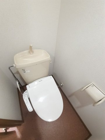 トイレ　嬉しい温水洗浄便座付き♪