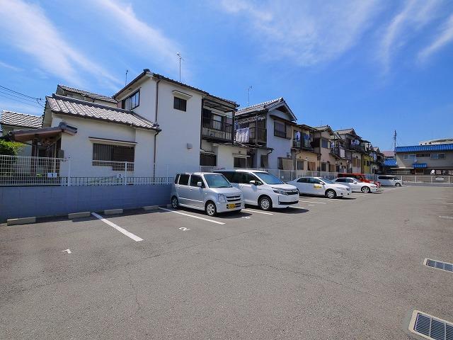 駐車場　駐車場があるので、車を買う予定の方も安心です