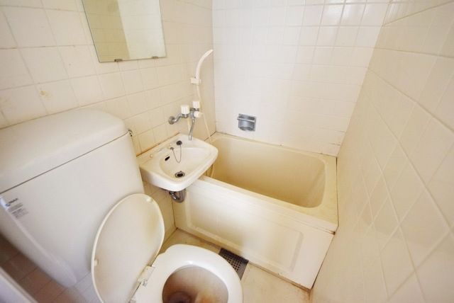 バス・シャワールーム　★お風呂★（クリーニング前）