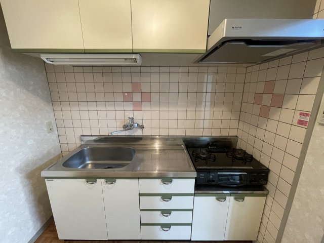 キッチン　同物件別号室のものです。