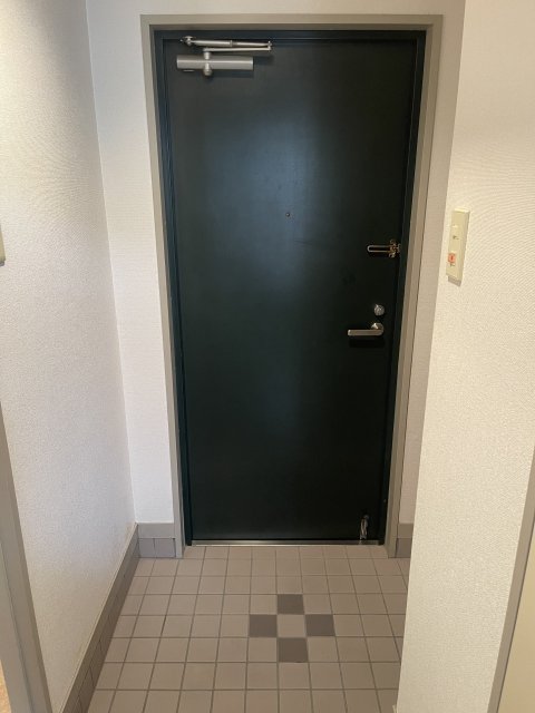 玄関　同物件別号室のものです。