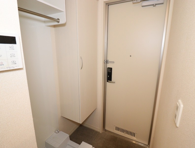 玄関　※同室参考写真※