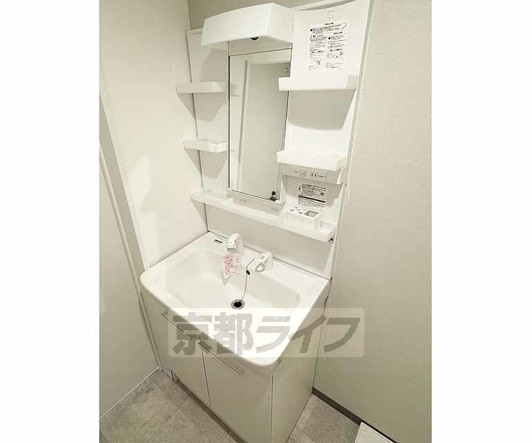 洗面設備　きれいな洗面台です・