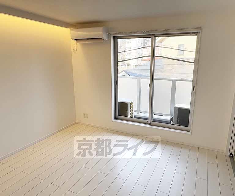 居室・リビング　照明がオシャレなお部屋です・