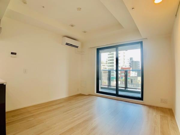 居室・リビング　こちらのリビングで趣味の時間をお楽しみください