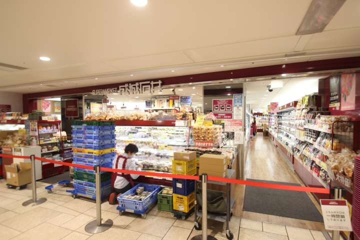 スーパー　成城石井（スーパー）まで365m