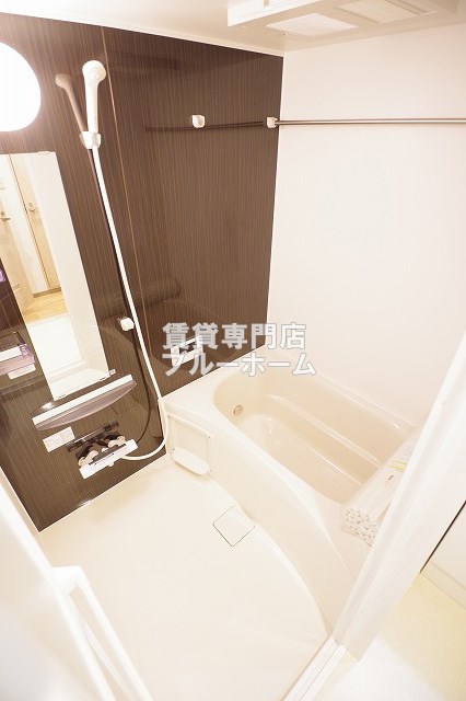 バス・シャワールーム　浴室乾燥機・追い炊き機能付きのお風呂です！