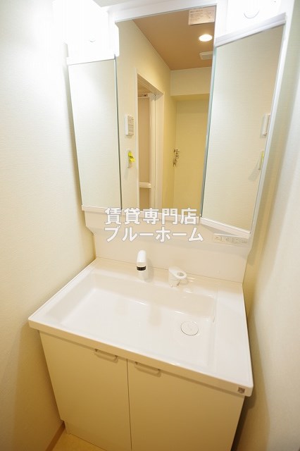 洗面設備　3面鏡のシャンプードレッサーです！