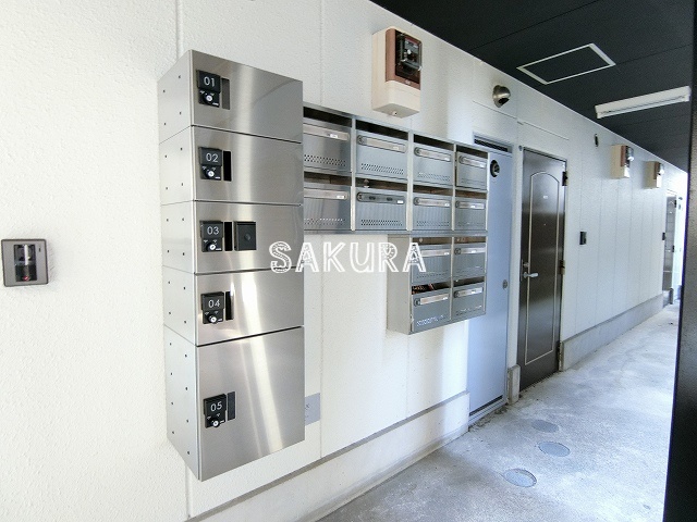 その他共有部分　外出の多い方でも安心の宅配ボックス付き♪