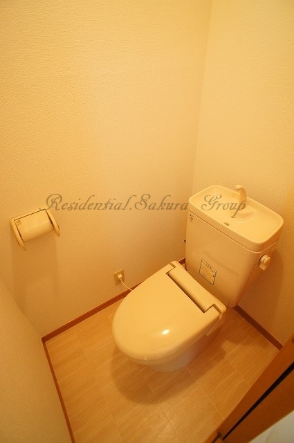 トイレ　嬉しい温水洗浄便座♪