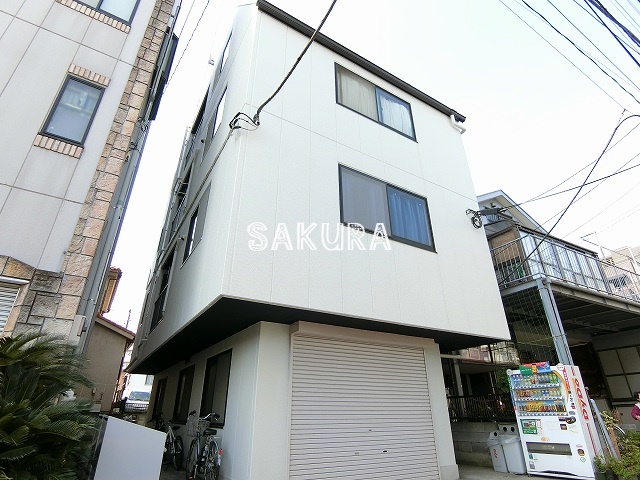 エントランス　お洒落な建物デザイン♪