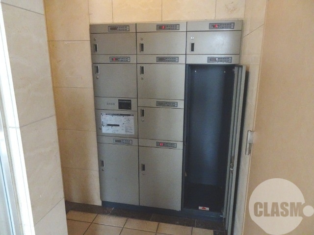 エントランス　留守中の荷物の受取は宅配ＢＯＸで♪