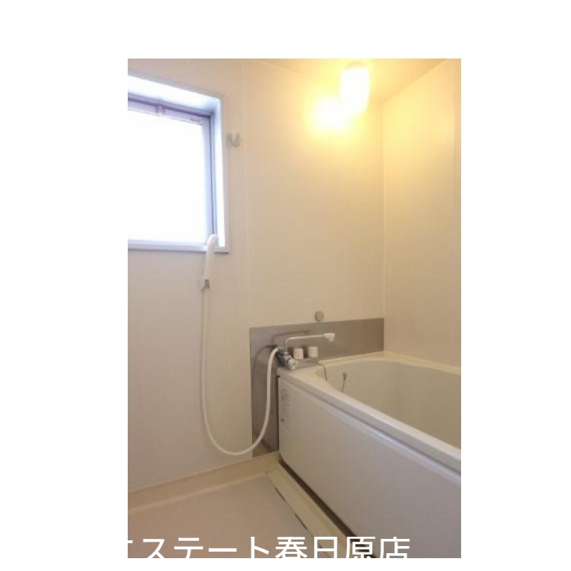 バス・シャワールーム　換気が出来る窓もあります