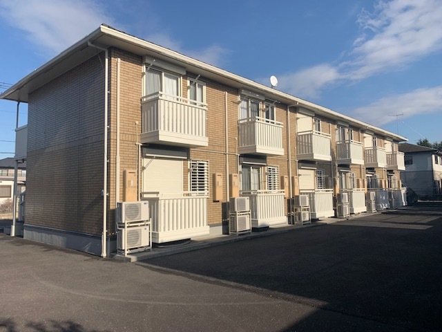 建物外観　南向きで日当たり良好　インターネット無料