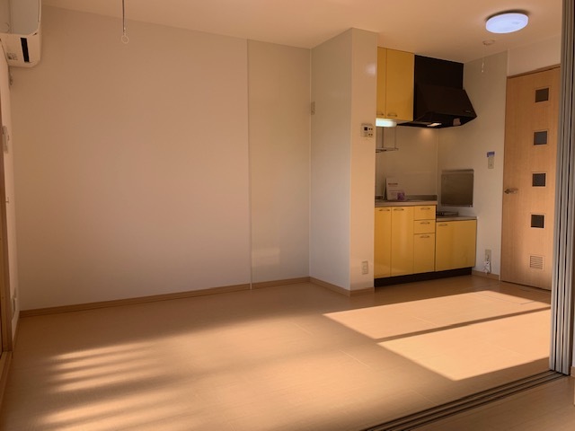 居室・リビング　南向きの明るいダイニング