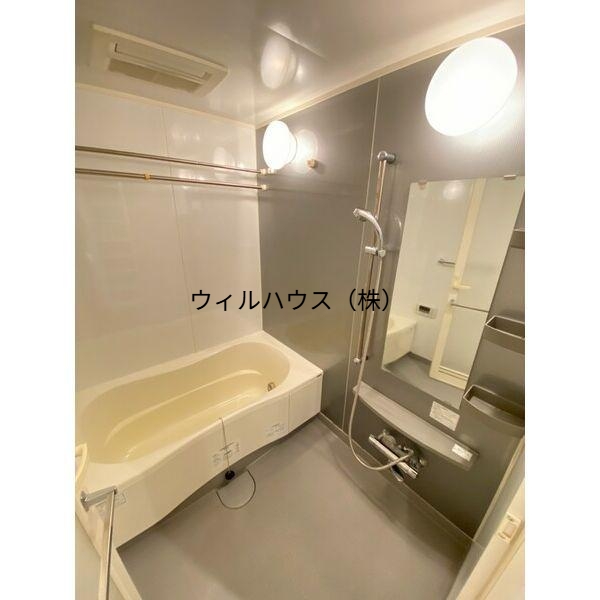 バス・シャワールーム　浴室乾燥機、追焚機能付の広々バスルーム！