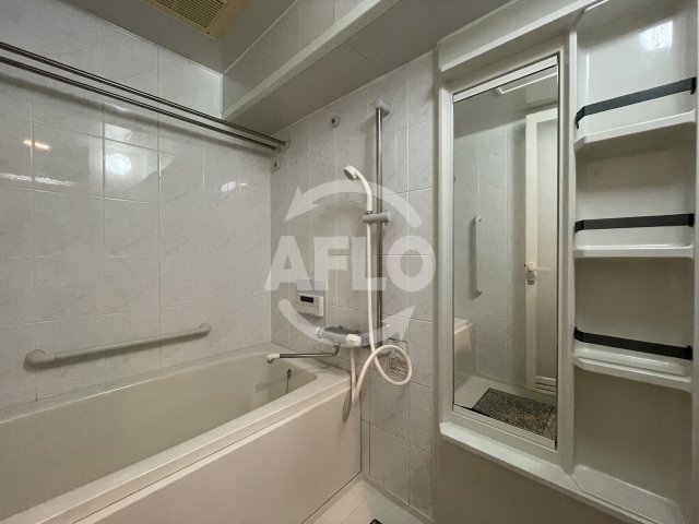 バス・シャワールーム　リーガル西梅田　大型バスルーム