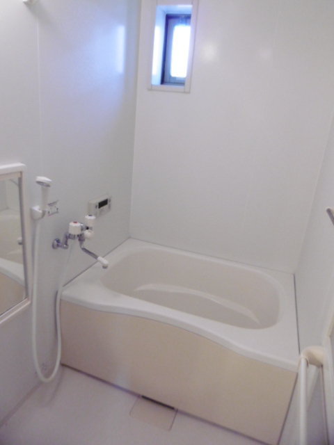 バス・シャワールーム　浴室（追焚き・換気窓付き）