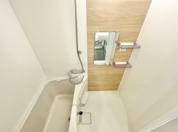 バス・シャワールーム　清潔感のあるバスルームです。