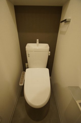 トイレ　温水洗浄便座つきトイレ