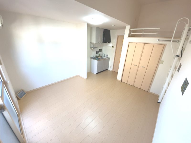 居室・リビング　南面8帖の洋室