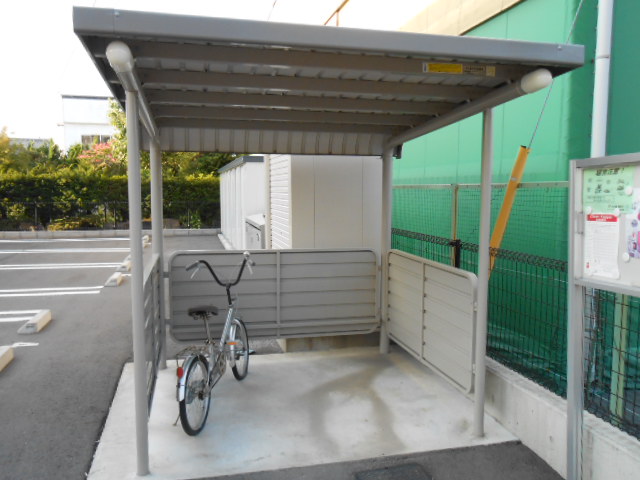 駐車場　駐輪場（共用）完備