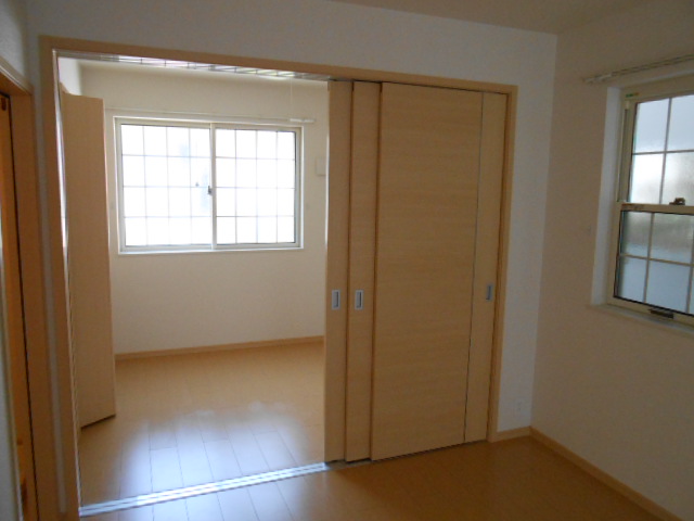 その他部屋・スペース　西側寝室（洋室・３．７畳）・全室照明完備