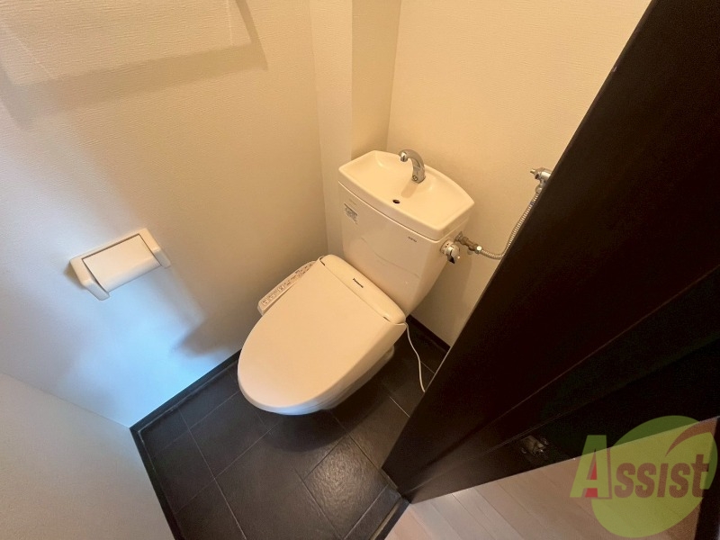 トイレ　こちらはトイレです。清潔感があり、安心して使用できます。