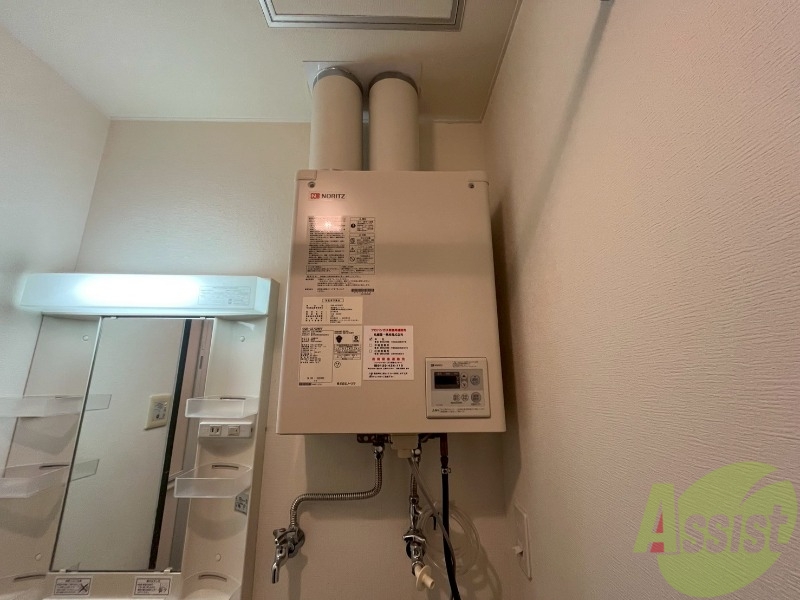 その他設備　給湯器は簡単操作で温度調整ができますよ。