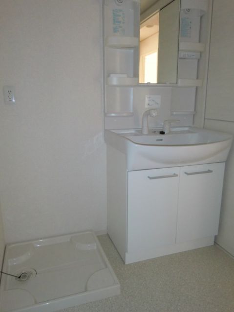 収納　清潔感のある洗面所です