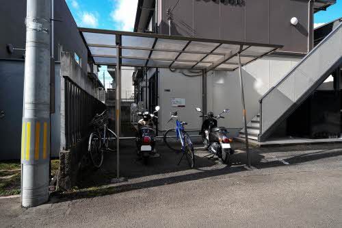 建物外観　駐輪場