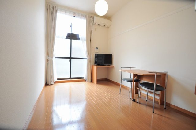 居室・リビング　「同タイプの部屋の写真です」「現況優先」