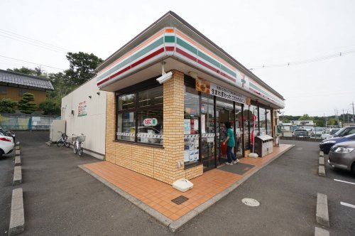 コンビニ　セブンイレブン（コンビニ）まで264m