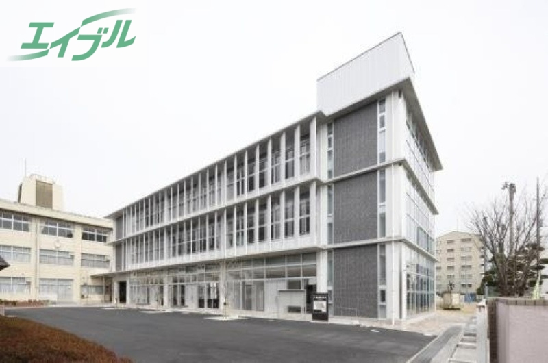 小学校　岡山市立西小学校（小学校）まで888m