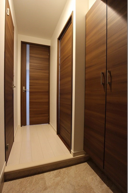 玄関　トールタイプのシューズボックスです。