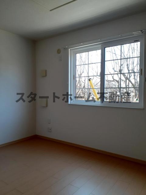 その他部屋・スペース　開放的な寝室です