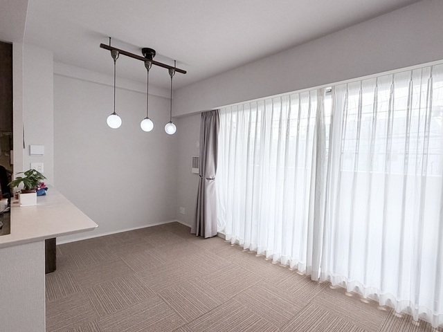 居室・リビング　カーペットは取り外し相談可能です♪※備品等は賃貸に含みま