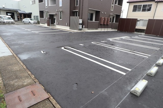 駐車場　駐車場　３０２