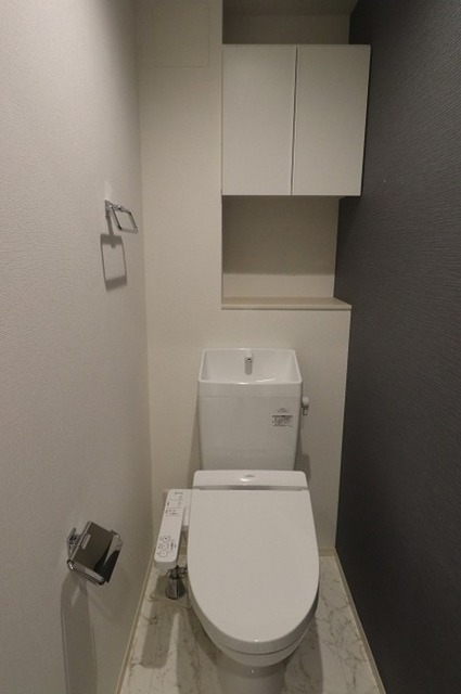 トイレ　温水洗浄暖房便座　３０２